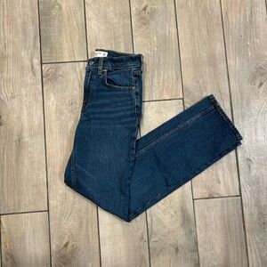 Abercrombie & Fitch The Straight Mid Rise Jeans